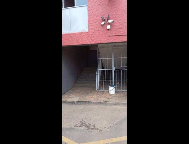 1 BEDROOM APARTMENT FOR SALE IN KEMPTON PARK CENTRAL